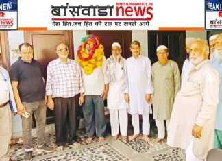 हज को जाने वाले दंपति को दी बधाई ,सुभाष नगर भाईचारा कमेटी ने banswara news mirza haji saheban