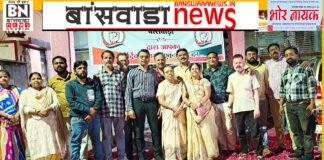 नगर कांग्रेस कमेटी के द्वारा श्री राधा वल्लभ मण्डल के सानिध्य में राधा कृष्ण मन्दिर वार्षिकोत्सव,शोभायात्रा का स्वागत, पुष्पवर्षा कर, banswara news mirza teli samaj pushpvarsha