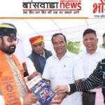 पेंशनर समाज सम्मान समारोह में महावीर इंटरनेशनल शाखा नौगामा द्वारा बाटे गए जीवन रक्षक किट पेंशनर समाज सम्मान समारोह