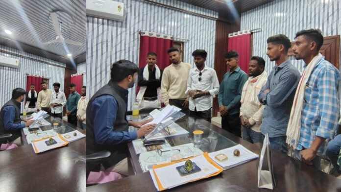 खाद की कालाबाजारी रोकने की मांग तेज खाद की कालाबाजारी रोकने की मांग तेज