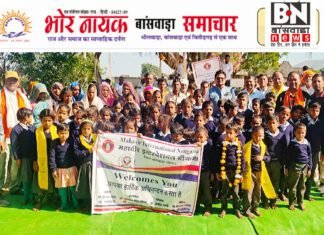 स्वेटर वितरण छात्रों के चेहरे पर आई मुस्कान