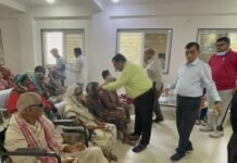 बांसवाड़ा: लायंस क्लब व जैन नेत्र चिकित्सालय ने किया निःशुल्क नेत्र चिकित्सा शिविर का आयोजन लायंस क्लब व जैन नेत्र चिकित्सालय 1