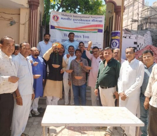 बांसवाड़ा: महावीर इंटरनेशनल नौगामा की पहल – प्यासे पक्षियों के लिए परिंडे वितरण का शुभारंभ, महेंद्रजीत सिंह मालवीय रहे मौजूद mahavir intarnational