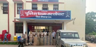 सल्लोपाट पुलिस की बड़ी कार्रवाई: 52 कार्टन अवैध अंग्रेजी शराब जब्त, बोलेरो-आर15 बाइक सहित एक तस्कर गिरफ्तार IMG 20260719 WA0313